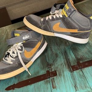 Nike 6.0 Zoom Mogan Mid 2 Style 407360-013. Men’s Size 11 SOLD 12/18
